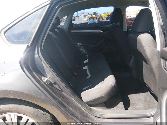 1VWAT7A32FC066535 Volkswagen Passat 1.8t S