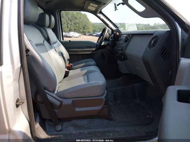 45781833 :رقم المزاد ، 1FDRF3G67GEC87847 vin ، 2016 Ford F-350 Chassis Xl مزاد بيع