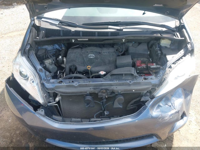 5TDKZ3DC2HS849379 Toyota Sienna Le 8 Passenger