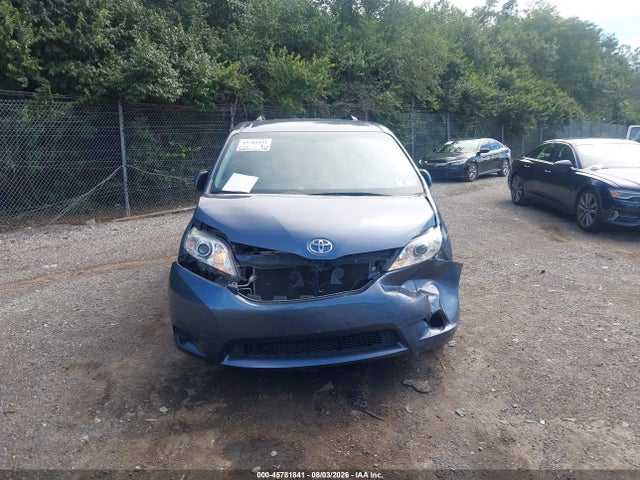5TDKZ3DC2HS849379 Toyota Sienna Le 8 Passenger
