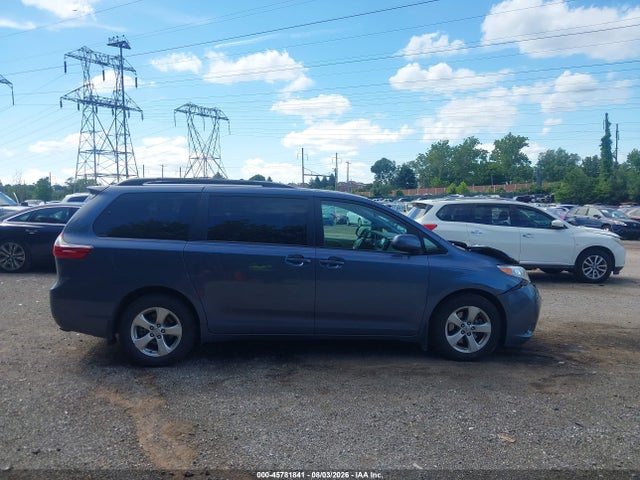 5TDKZ3DC2HS849379 Toyota Sienna Le 8 Passenger