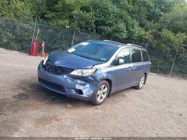 5TDKZ3DC2HS849379 Toyota Sienna Le 8 Passenger