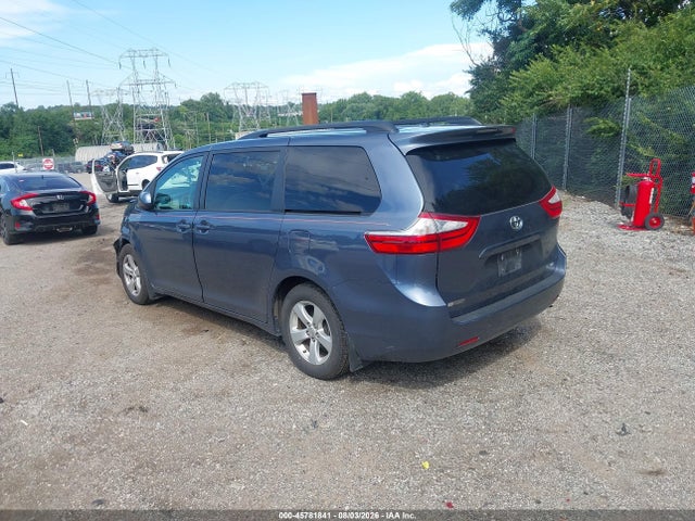 5TDKZ3DC2HS849379 Toyota Sienna Le 8 Passenger