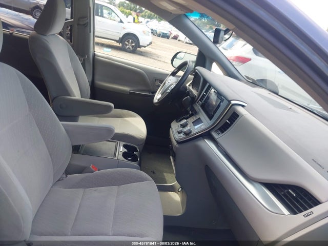 5TDKZ3DC2HS849379 Toyota Sienna Le 8 Passenger