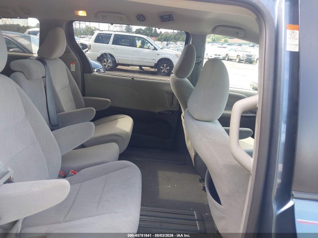 5TDKZ3DC2HS849379 Toyota Sienna Le 8 Passenger