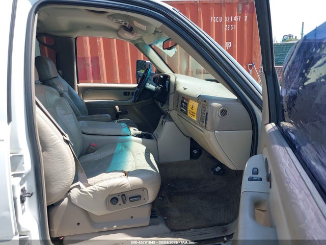 45781849 :رقم المزاد ، 3GNFK16T11G229707 vin ، 2001 Chevrolet Suburban 1500 Lt مزاد بيع