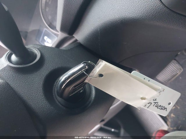 KM8J3CA44HU404031 Hyundai TUCSON SE