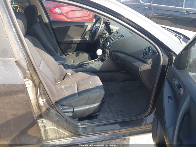 45782059 :رقم المزاد ، JM1BL1UF6B1406060 vin ، 2011 Mazda Mazda3 I Sport مزاد بيع