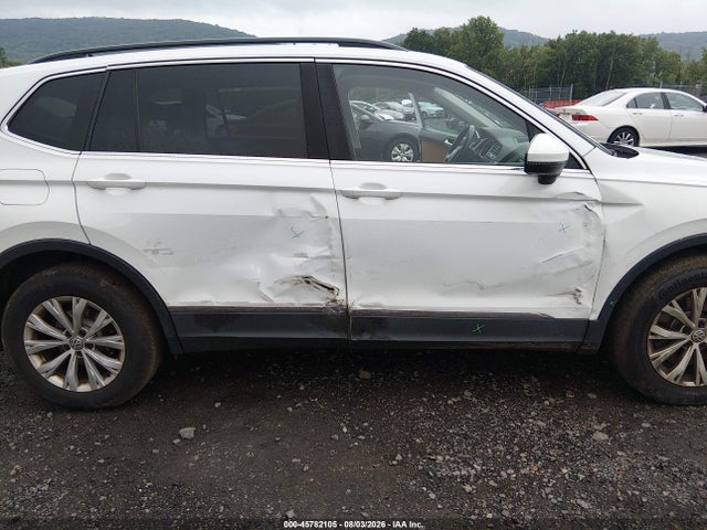 Продаж на аукціоні авто 2018 Volkswagen Tiguan, vin: 3VV2B7AX3JM154239, номер лоту: 45782105