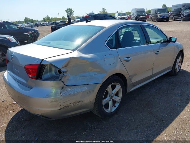 2012 Volkswagen Passat 2.5l Se მანქანა იყიდება აუქციონზე, vin: 1VWBP7A39CC076581, აუქციონის ნომერი: 45782279