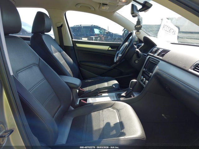 2012 Volkswagen Passat 2.5l Se მანქანა იყიდება აუქციონზე, vin: 1VWBP7A39CC076581, აუქციონის ნომერი: 45782279