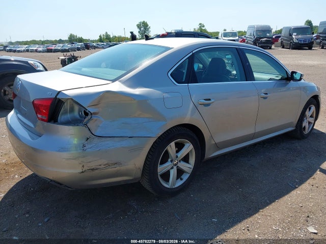2012 Volkswagen Passat 2.5l Se მანქანა იყიდება აუქციონზე, vin: 1VWBP7A39CC076581, აუქციონის ნომერი: 45782279