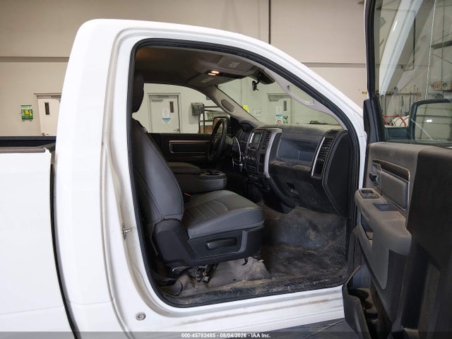 3C6JR7AG5JG310647 RAM 1500 Tradesman 4x4 6&#039;4 Box