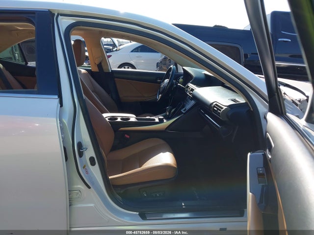 45782659 :رقم المزاد ، JTHBA1D21G5026870 vin ، 2016 Lexus Is 200t مزاد بيع