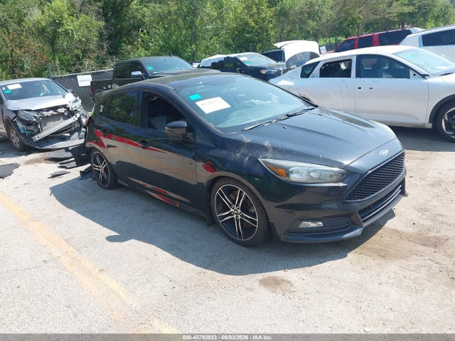 45782833 :رقم المزاد ، 1FADP3L98FL240838 vin ، 2015 Ford Focus St مزاد بيع