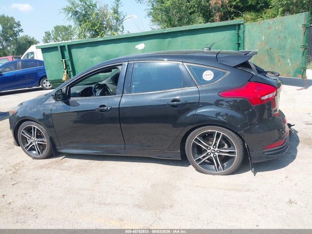 45782833 :رقم المزاد ، 1FADP3L98FL240838 vin ، 2015 Ford Focus St مزاد بيع