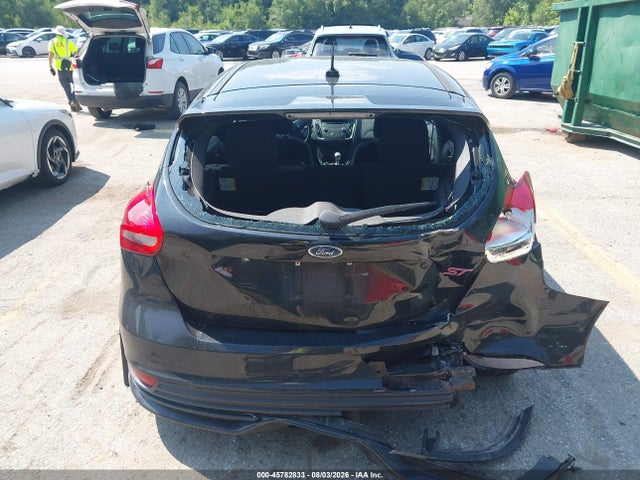 45782833 :رقم المزاد ، 1FADP3L98FL240838 vin ، 2015 Ford Focus St مزاد بيع