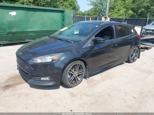 45782833 :رقم المزاد ، 1FADP3L98FL240838 vin ، 2015 Ford Focus St مزاد بيع