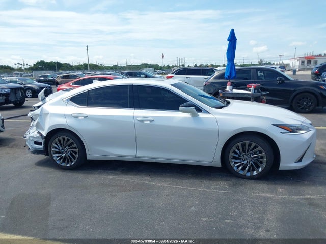 45783054 :رقم المزاد ، 58AFA1C11SU067272 vin ، 2025 Lexus Es 300h Ultra Luxury مزاد بيع