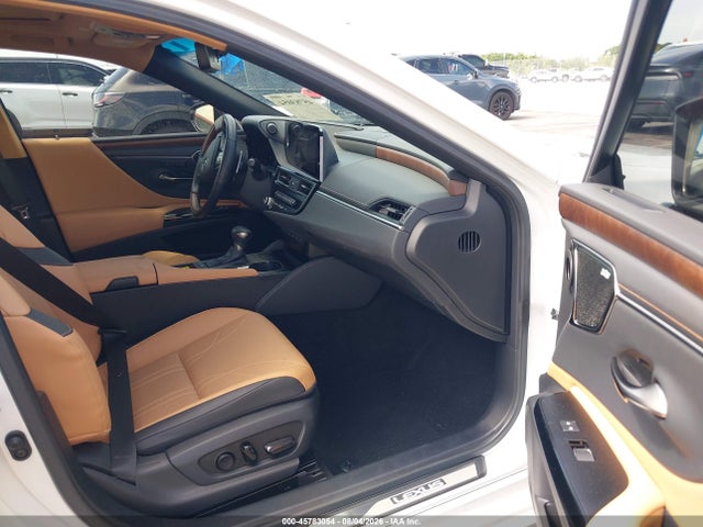 45783054 :رقم المزاد ، 58AFA1C11SU067272 vin ، 2025 Lexus Es 300h Ultra Luxury مزاد بيع