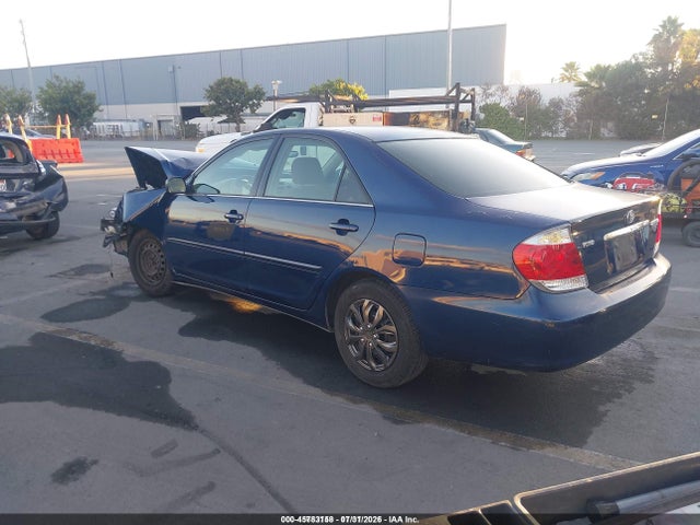 2005 Toyota Camry Le მანქანა იყიდება აუქციონზე, vin: 4T1BE32K15U097649, აუქციონის ნომერი: 45783158