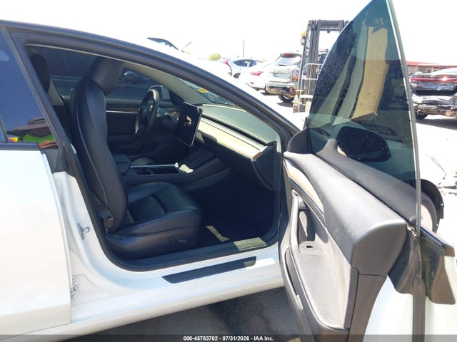 Tesla Model 3 Long Range Dual Motor All-wheel Drive 2022 5YJ3E1EB3NF111875 Image 5