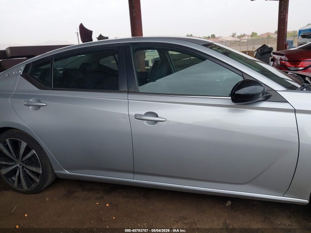 1N4BL4CV6NN333110 Nissan Altima Sr Fwd
