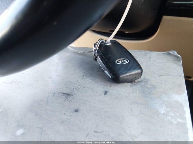 KIA SEDONA LX 2016 KNDMB5C15G6215006 Image 11