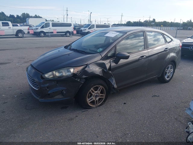 Ford FIESTA SE 2018 3FADP4BJ7JM129769 Image 2