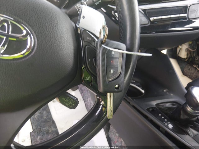 NMTKHMBX8JR021095 Toyota C-HR XLE