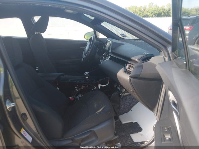 NMTKHMBX8JR021095 Toyota C-HR XLE