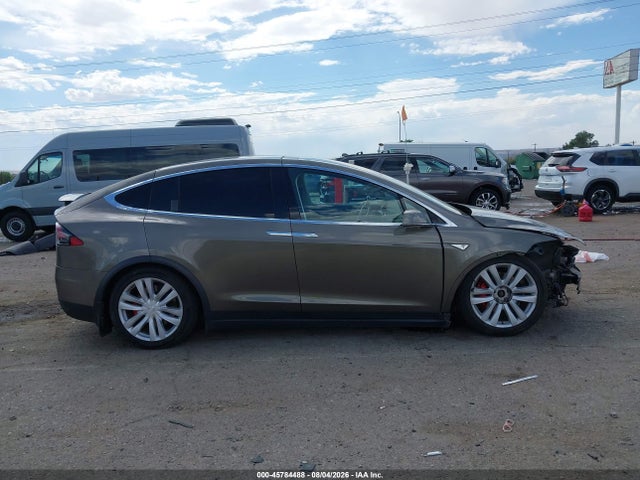 Tesla Model X 75d/p100d/p90d 2016 5YJXCBE4XGF002993 Image 13
