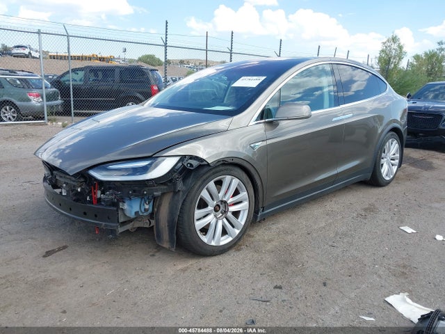 Tesla Model X 75d/p100d/p90d 2016 5YJXCBE4XGF002993 Image 2