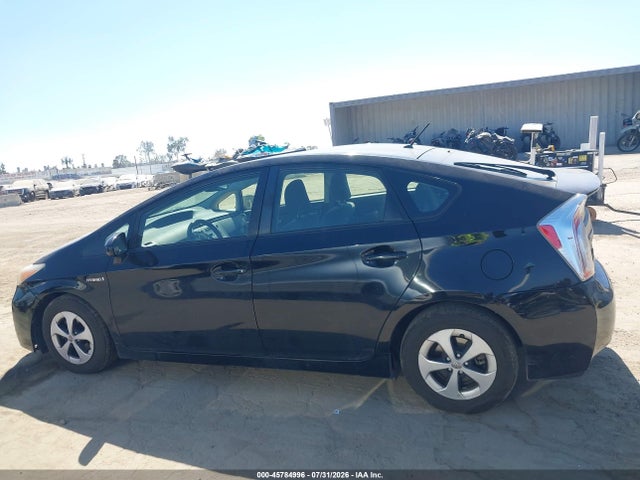 Toyota Prius Two 2014 JTDKN3DU9E1748434 Image 14