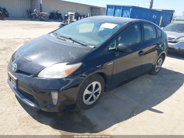 Toyota Prius Two 2014 JTDKN3DU9E1748434 Image 2