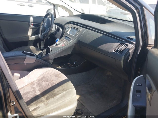 Toyota Prius Two 2014 JTDKN3DU9E1748434 Image 5