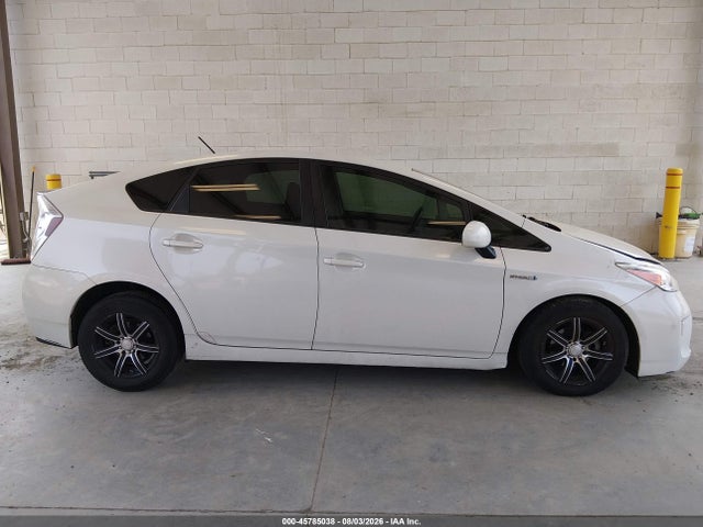 Toyota Prius Two 2015 JTDKN3DU0F1890771 Image 13