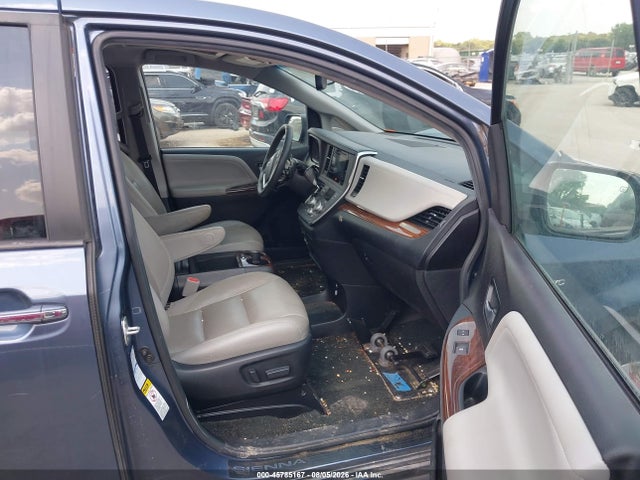 45785167 :رقم المزاد ، 5TDDZ3DC7HS151987 vin ، 2017 Toyota Sienna Limited Premium 7 Passenger مزاد بيع