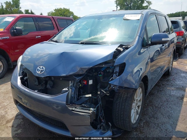 45785167 :رقم المزاد ، 5TDDZ3DC7HS151987 vin ، 2017 Toyota Sienna Limited Premium 7 Passenger مزاد بيع
