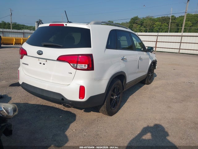 KIA SORENTO LX 2015 5XYKTDA7XFG603009 Image 4