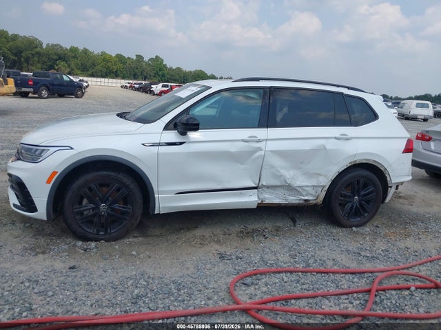 2022 Volkswagen Tiguan 2.0t Se R-line Black მანქანა იყიდება აუქციონზე, vin: 3VVCB7AX1NM069748, აუქციონის ნომერი: 45785805