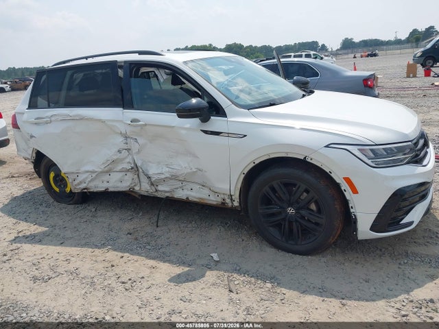 2022 Volkswagen Tiguan 2.0t Se R-line Black მანქანა იყიდება აუქციონზე, vin: 3VVCB7AX1NM069748, აუქციონის ნომერი: 45785805