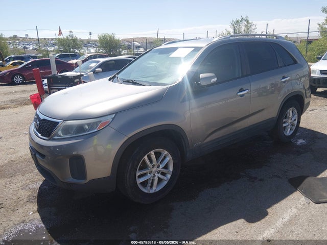 KIA Sorento Lx V6 2015 5XYKTDA79FG649625 Image 2