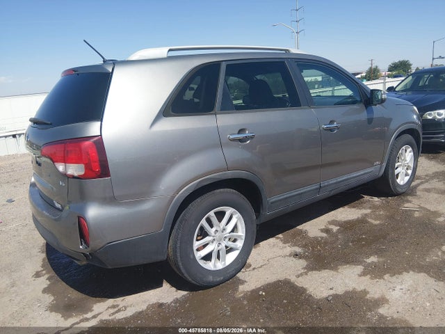 KIA Sorento Lx V6 2015 5XYKTDA79FG649625 Image 4
