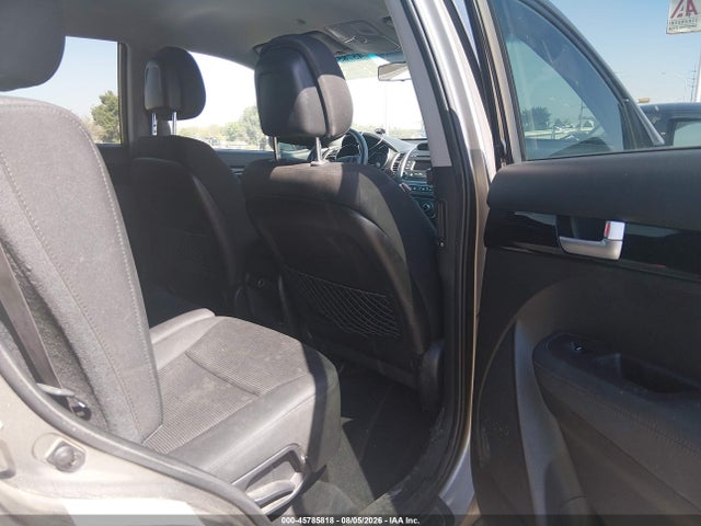 KIA Sorento Lx V6 2015 5XYKTDA79FG649625 Image 8
