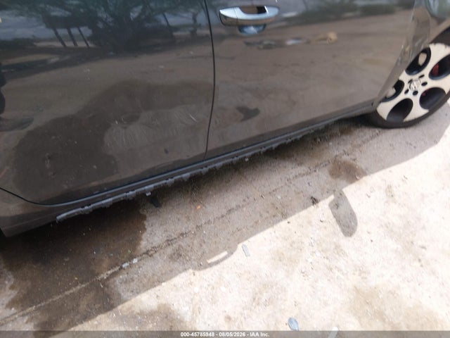2011 Volkswagen Gti 4-door მანქანა იყიდება აუქციონზე, vin: WVWGD7AJ1BW113636, აუქციონის ნომერი: 45785948