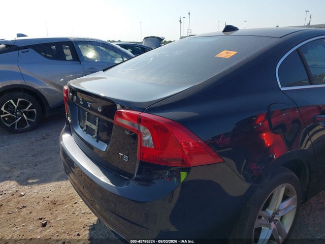 2015 Volvo S60 T5 Premier Plus მანქანა იყიდება აუქციონზე, vin: YV140MFC5F1307168, აუქციონის ნომერი: 45786224
