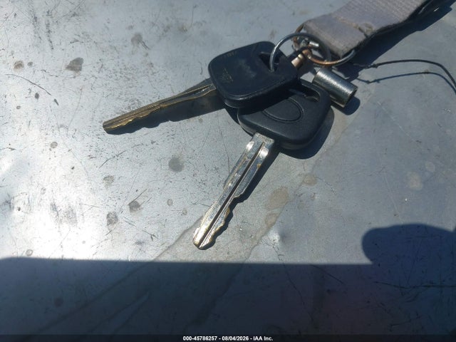 Продажа на аукционе авто 2000 Toyota Sienna Le, vin: 4T3ZF13C5YU255638, номер лота: 45786257