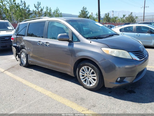 Toyota Sienna Xle V6 8 Passenger 2014 5TDYK3DC2ES468383 головне зображення