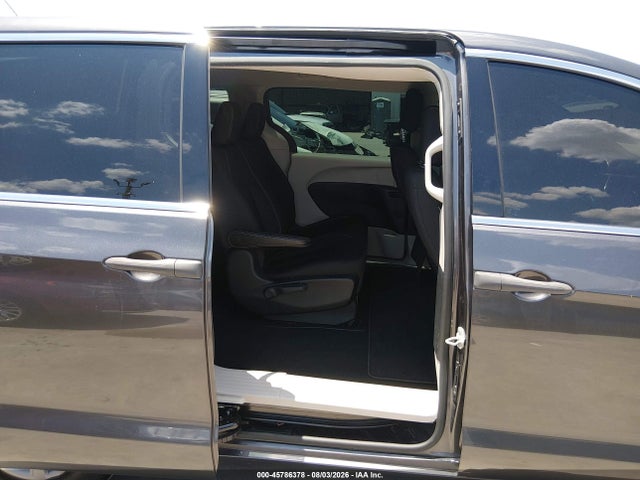 45786378 :رقم المزاد ، 2C4RC1AG5MR502627 vin ، 2021 Chrysler Voyager L مزاد بيع